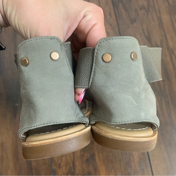 Sorel - Women's Ella Sandal, Leather Sandal with Stretch Straps, Sage green 8.5 - Picture 7 of 10